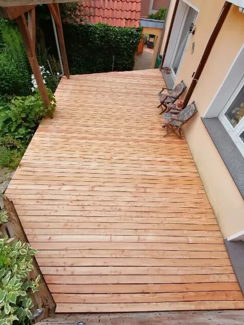 Terrassen und Balkonbeläge aus Holz