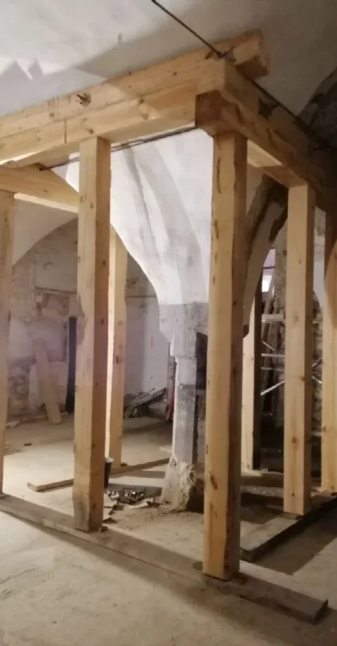 Neue Fachwerkständer im Innenraum