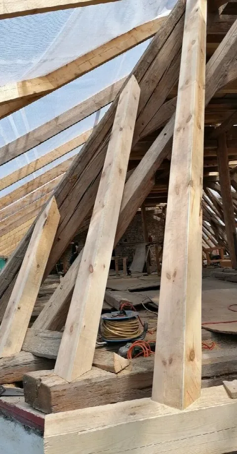 Historischer Dachstuhl in Sanierung
